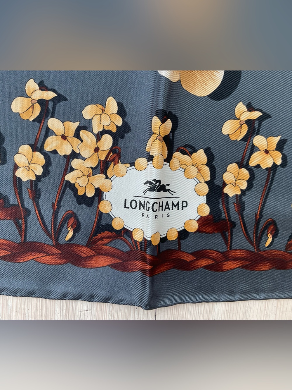 Longchamp Gray scarf with yellow floral and brown braid details - Picture 2 of 3